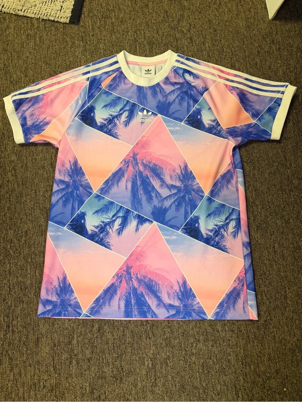 Adidas Originals Mens L Tropical Palm Tree Geometric Graphic T-Shirt Pink Blue